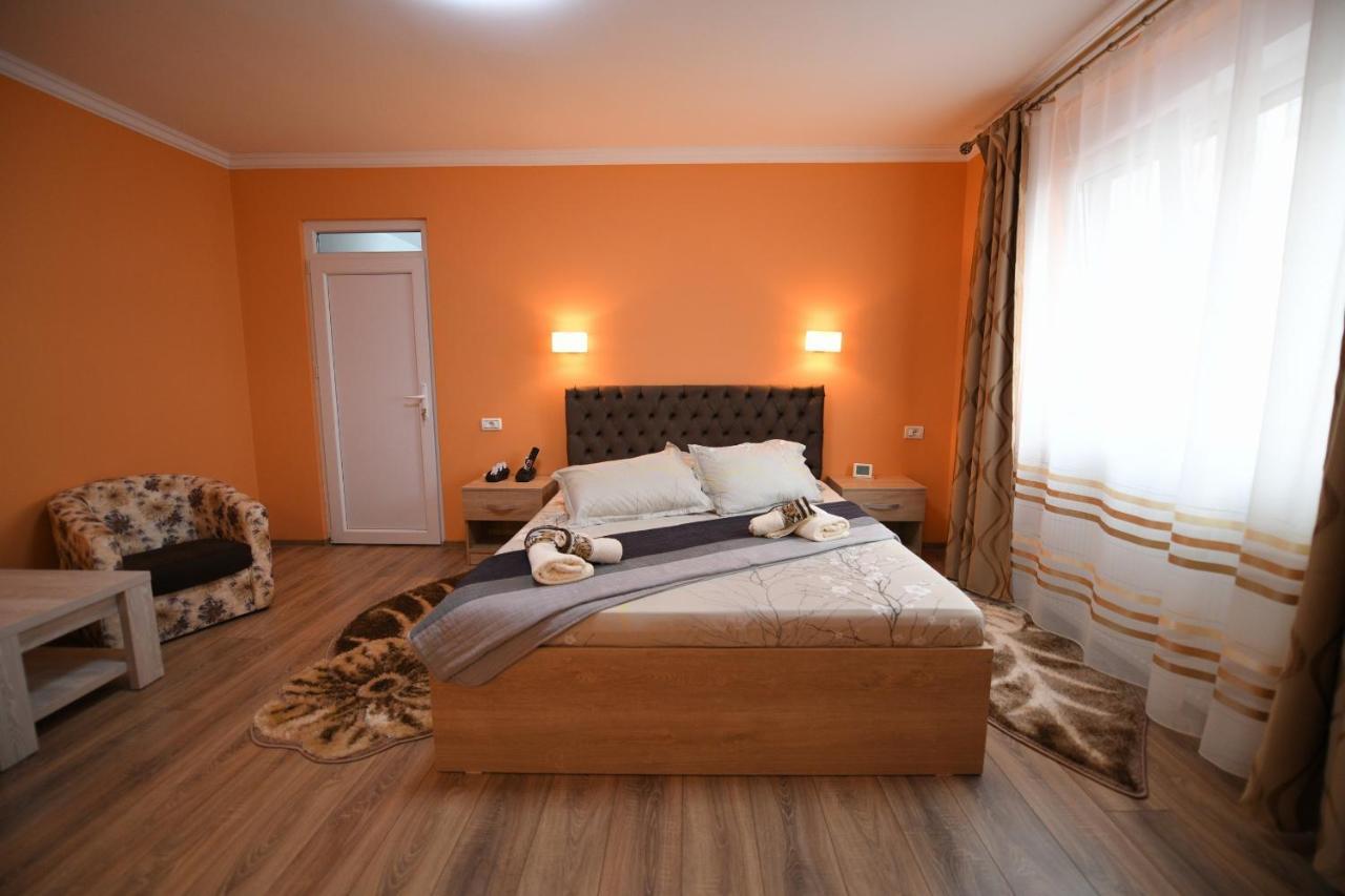 Apartament Trident Hátszeg Kültér fotó